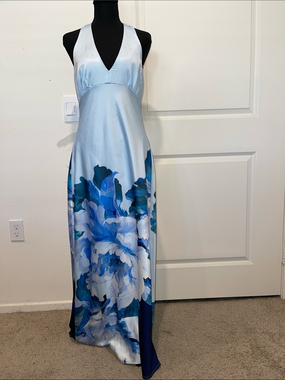 Elegant Blue Floral V-Neck Maxi Dress